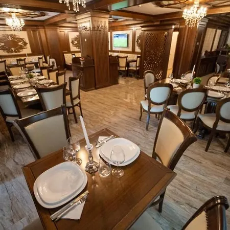 Marina Bay Boutique Hotel Mamaia