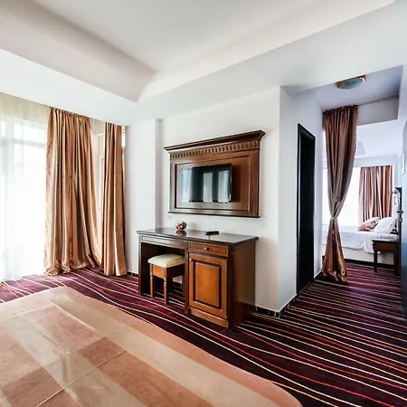 Marina Bay Boutique Mamaia